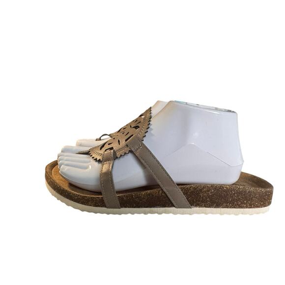 Maurices Womens Size 9M Alyssa Sandal Toe Post Taupe Laser Cutout Medallion - Picture 3 of 11